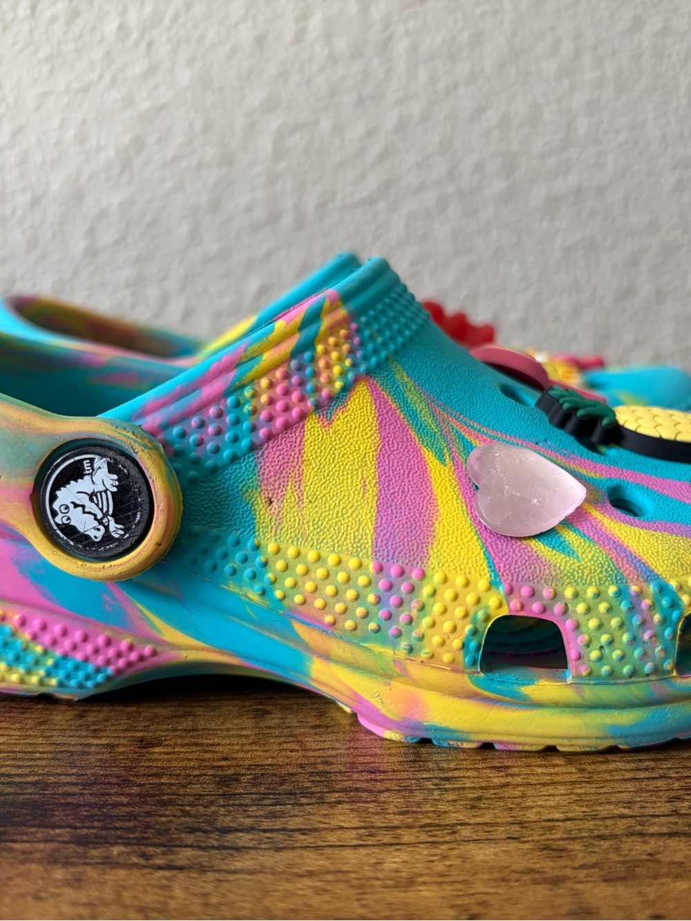 Crocs Girls 11 Classic Marbled Tie Dye Clogs Digital Aqua Multi Unique Charms - Picture 6 of 12